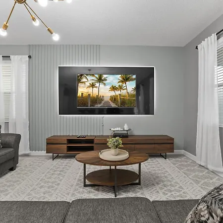 Super Bliss - 9Bdr Sleeps 30 - Movie Room & Pool